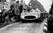 1 de Maio de 1955: Moss venceu as Mille Miglia com a invenção das “notas”... 