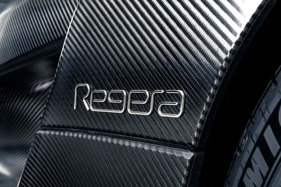 Koenigsegg Regera Naked Carbon é uma ode à fibra de carbono