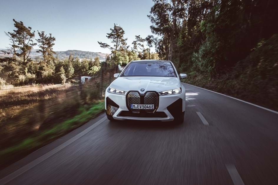 Bmw Ix Xdrive Estilo Radical E Autonomia At Km Ensaio