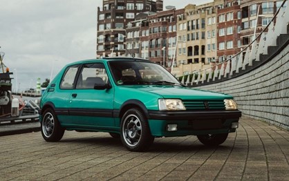 Rétromobile: Peugeot sob o signo do número 4 celebra 40 anos do 205