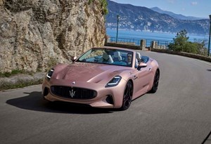 Maserati GranCabrio Folgore: luxo e potência eléctrica em modo descapotável