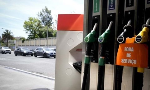 Segunda-feira há descida nos preços dos combustíveis