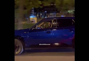 Rüdiger aos berros em Madrid ao volante do BMW XM