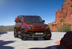 Sedona Edition realça capacidades 'off-road' do Land Rover Defender 110