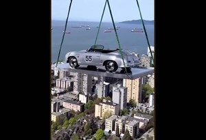 Capricho milionário: Porsche 356 ''pendurado'' a 170 metros de altura