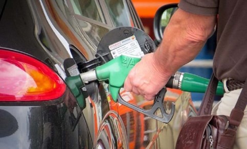 Preços dos combustíveis voltam a descer na segunda-feira