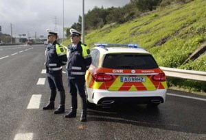 GNR aperta vigilância ao uso de telemóvel ao volante