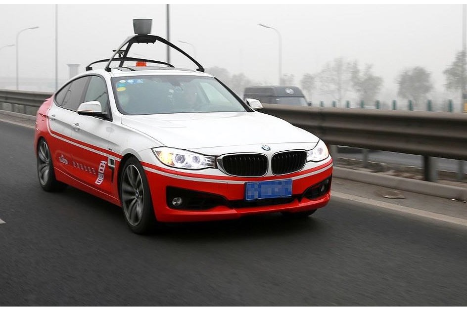 China manda parar carros autónomos