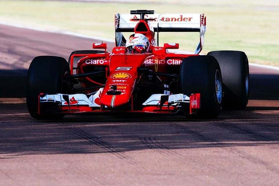 Ferrari com os pneus largos para 2017