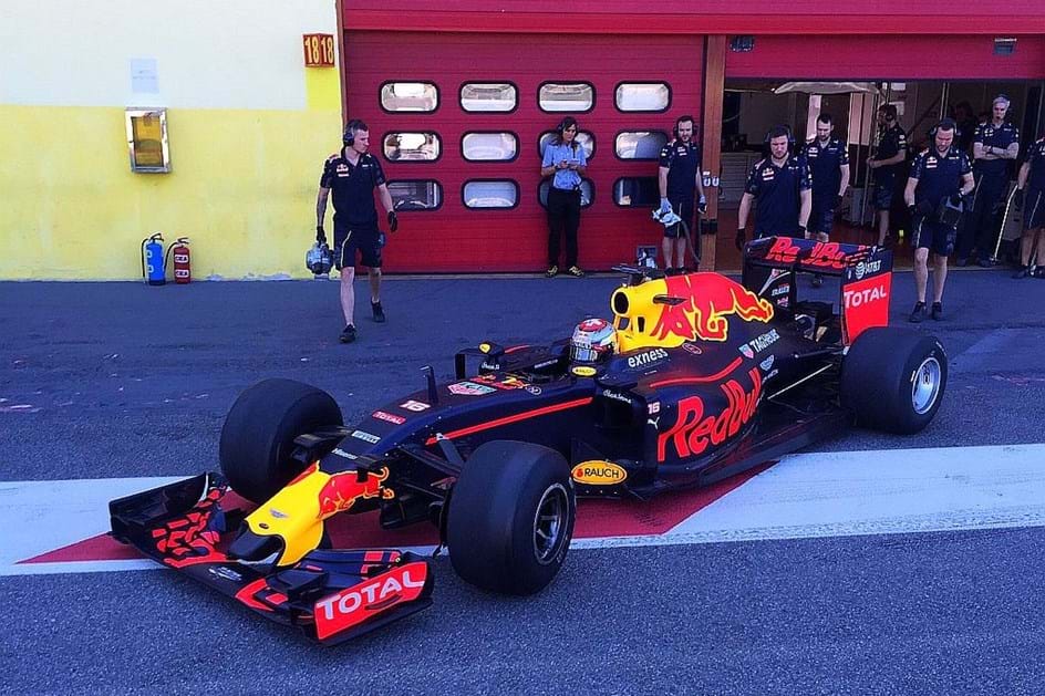 Red Bull também testou os pneus largos