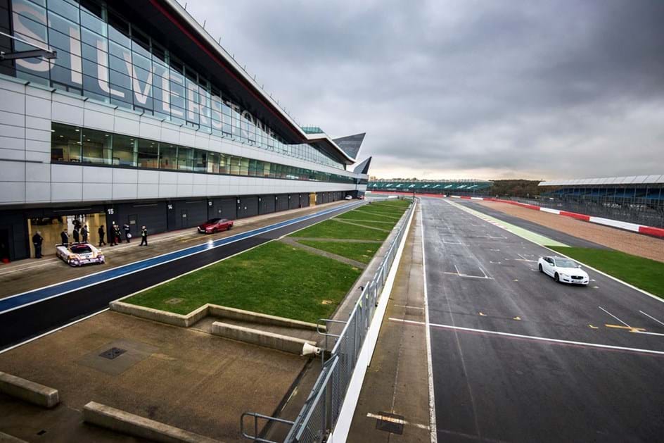 Porsche quer impedir Jaguar de comprar Silverstone