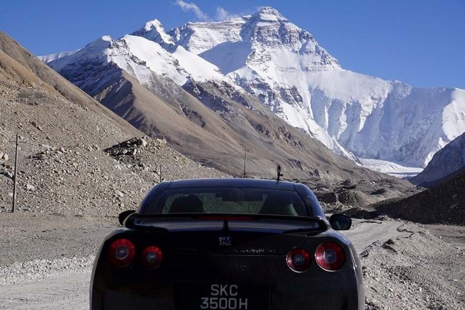  Nissan GT-R chega ao acampamento base do Everest!