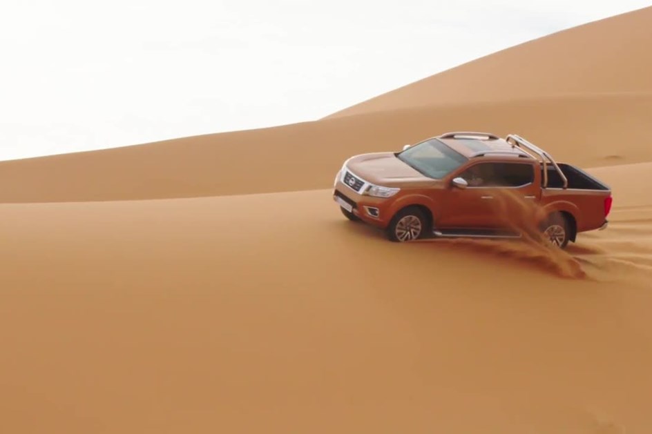 Nova Nissan Navara "navega" nas "ondas" do deserto marroquino