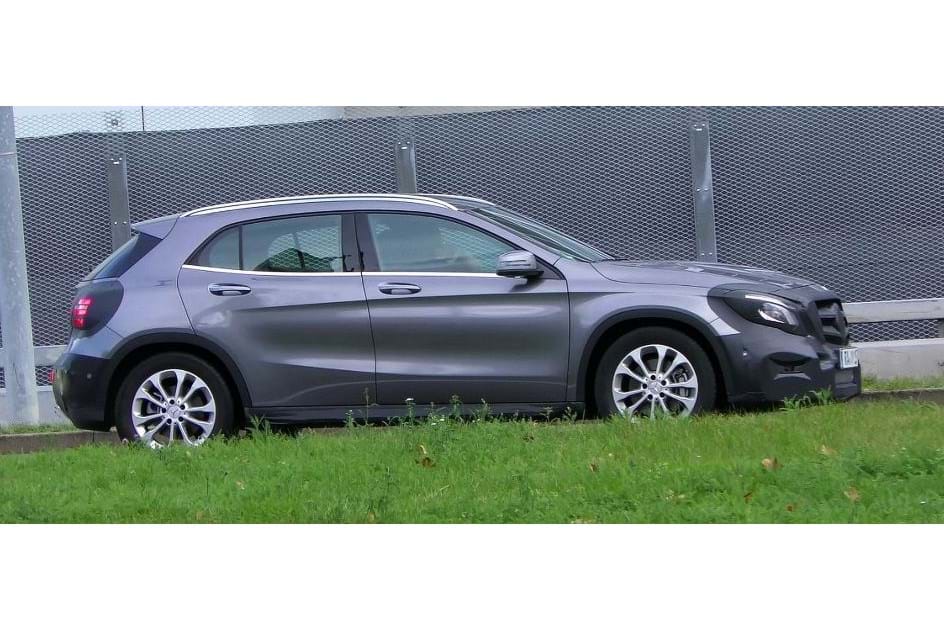 Mercedes prepara retoques no GLA