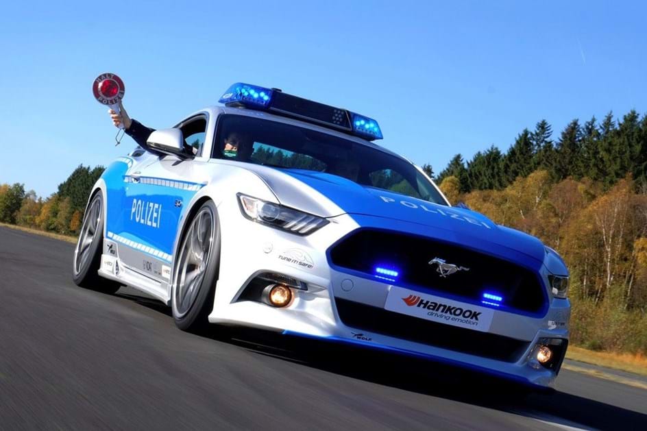 Polícia alemã mostra Mustang V8 GT