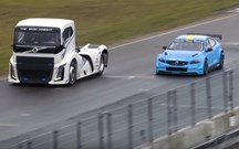 Volvo S60 Polestar vs Camião com 2400 cv: Quem ganha?