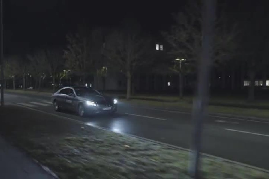 Mercedes revoluciona iluminação automóvel