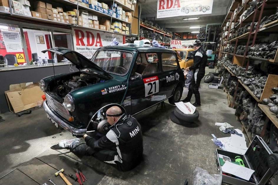 Pilotos Mini do Dakar criaram espírito de equipa em Portugal e… "à antiga"!
