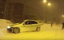 Na Roménia juntar o drift e o esqui deu nisto