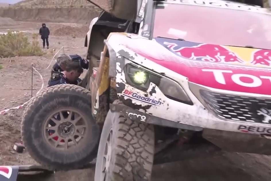 DAKAR 2017: Três Peugeot nos três primeiros lugares e Al-Attiyah fora!