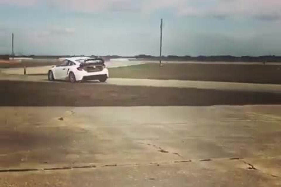 Button testa Honda Civic de Rallycross