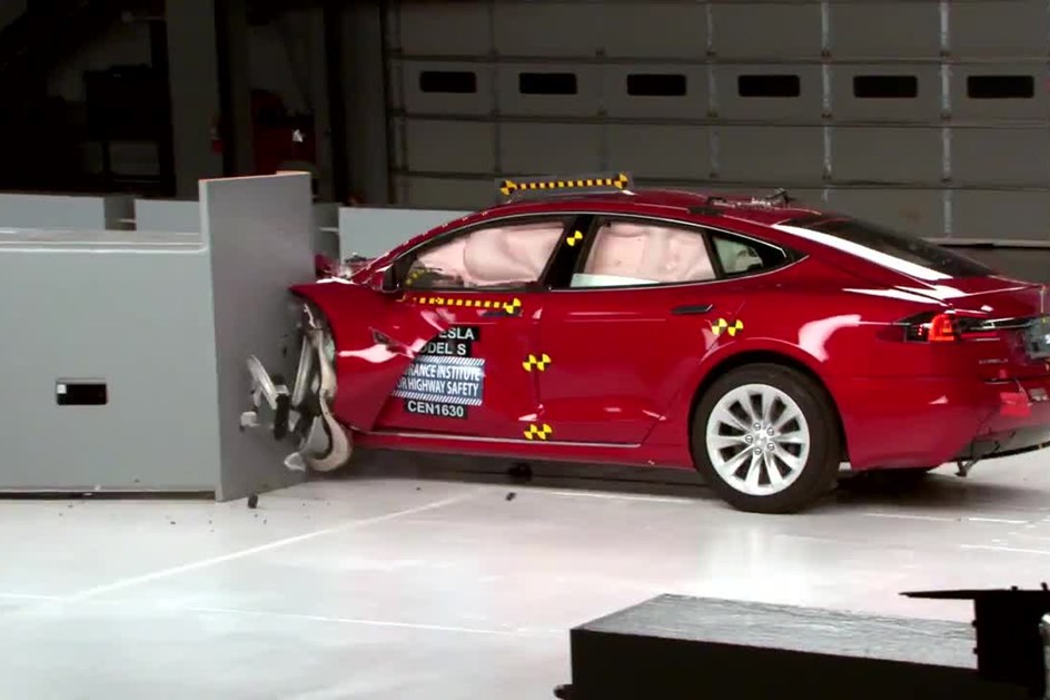Tesla Model S falha nota máxima em segurança