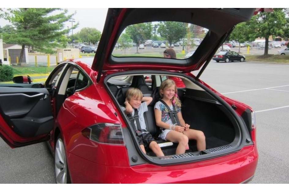 Tesla Model S envolvido em suspeita de rapto de crianças