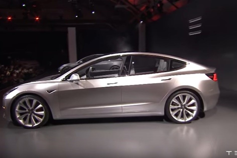 Pré-produção do Tesla Model 3 vai arrancar este mês