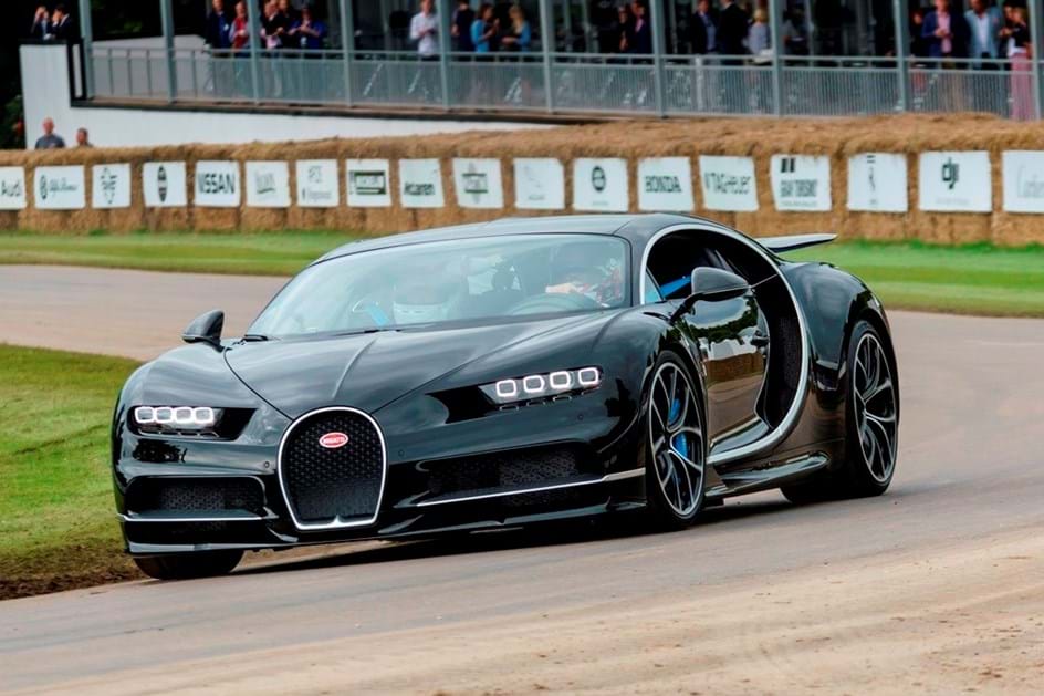 Sabe em quanto tempo o Bugatti Chiron vai aos 400 km/h e volta a parar?!