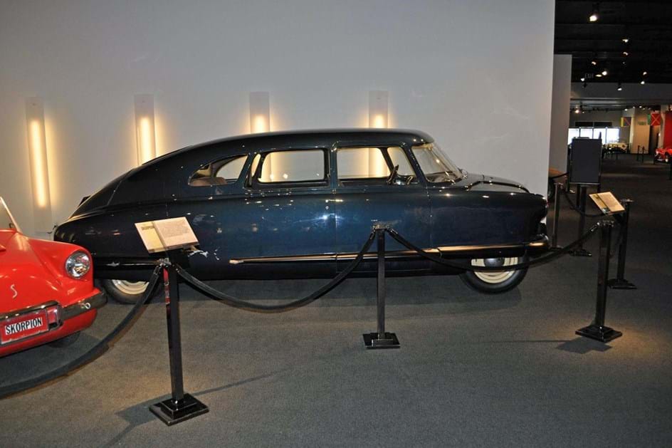 25 de Fevereiro de 1945: Scarab Project Y, o primeiro carro em fibra de vidro