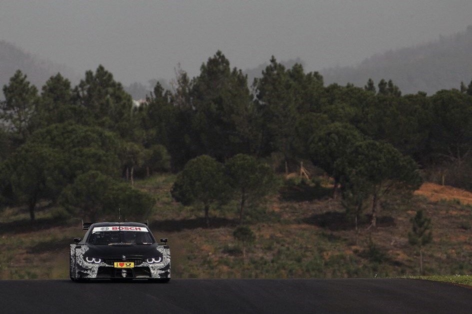 BMW Motorsport testa o novo M4 DTM em Portugal