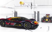 Supercarros vestiram os uniformes da Fórmula 1