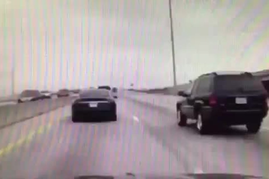 Autopilot da Tesla choca contra barreira