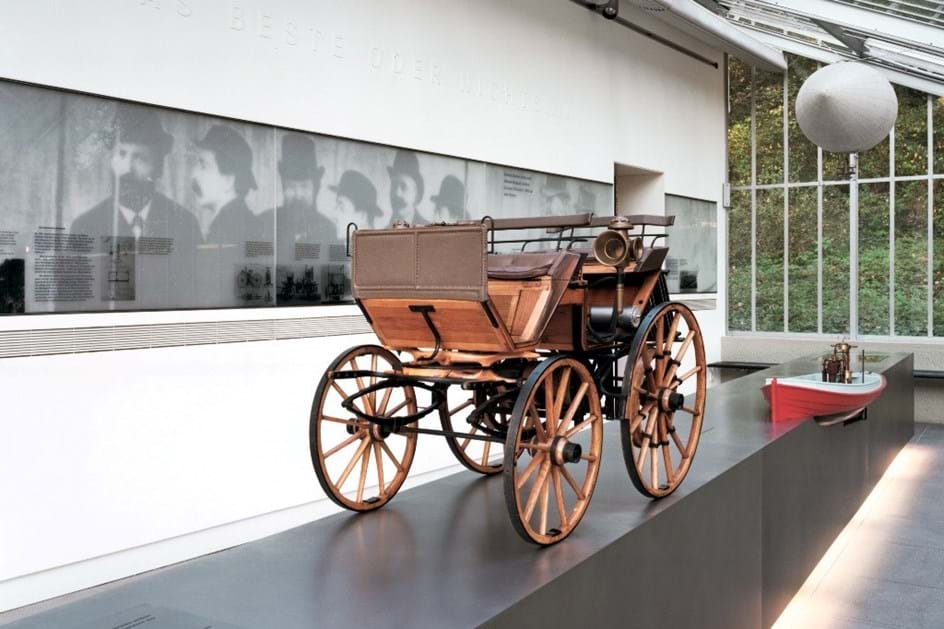 4 de Março de 1898: Gottlieb Daimler testou a “benzin motor carriage”