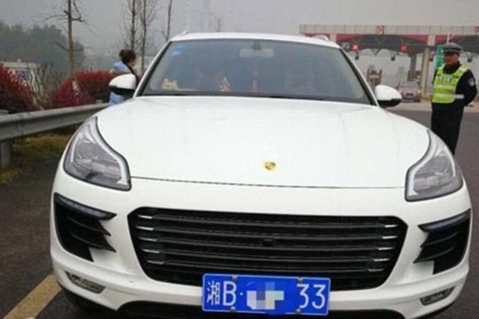 Chinês multado por ter símbolos da Porsche no seu... Zotye SR9!
