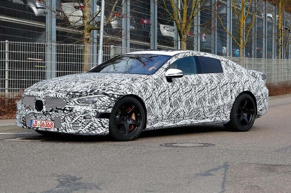 Berlina Mercedes-AMG GT já está em testes