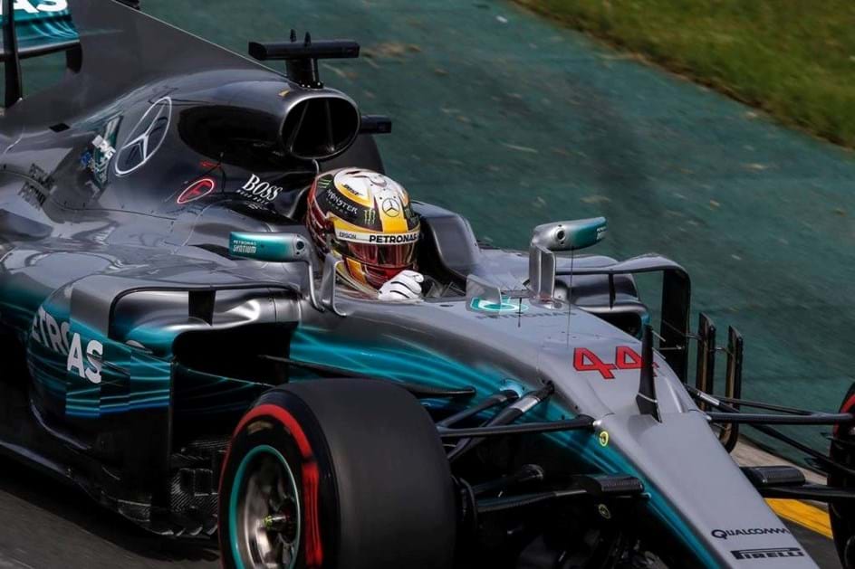 Lewis Hamilton domina primeiro treino na Austrália