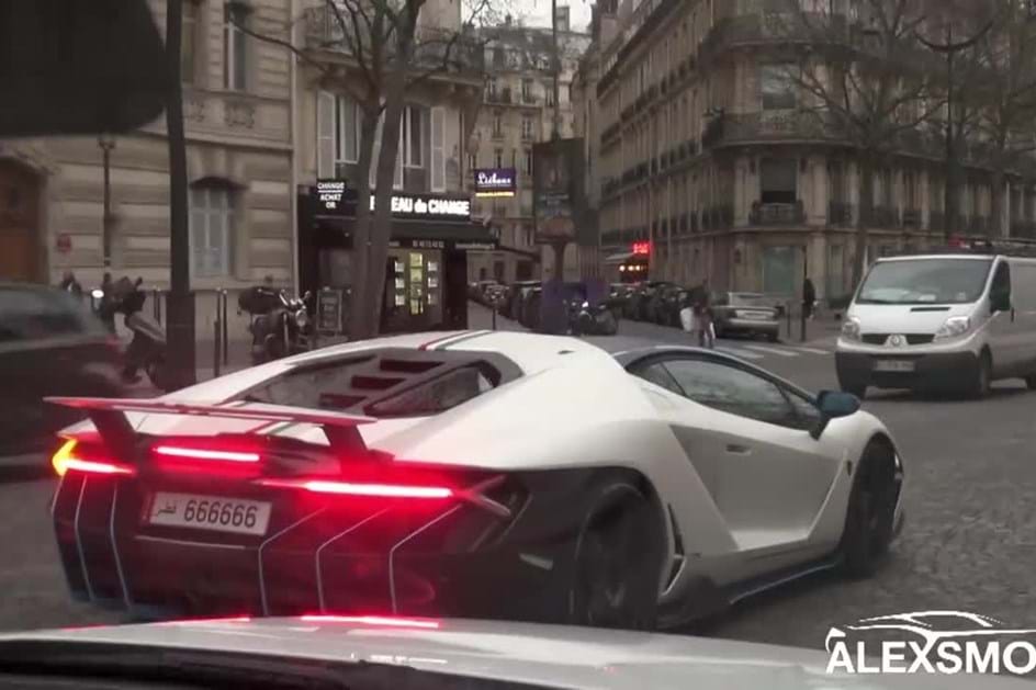 Lamborghini Centenario saiu à rua