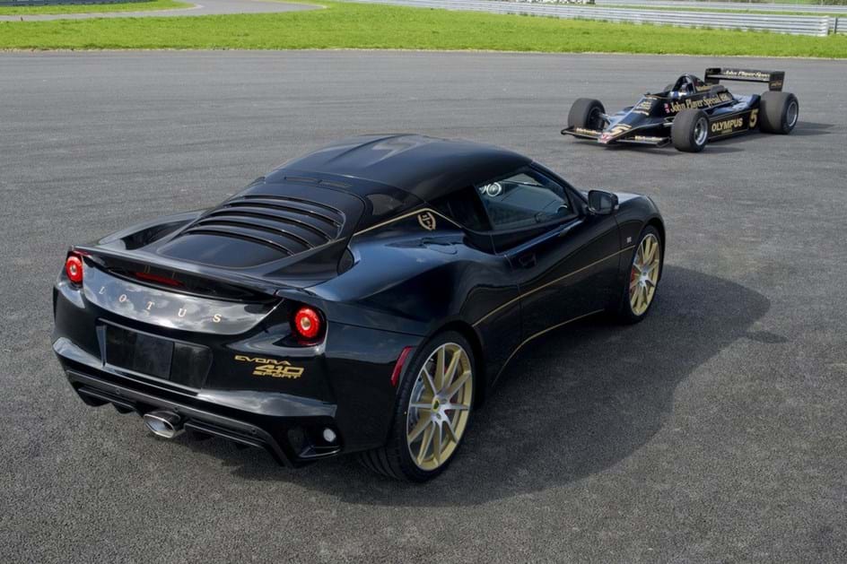 Lotus Evora Sport 410 veste-se com roupagem clássica da F1