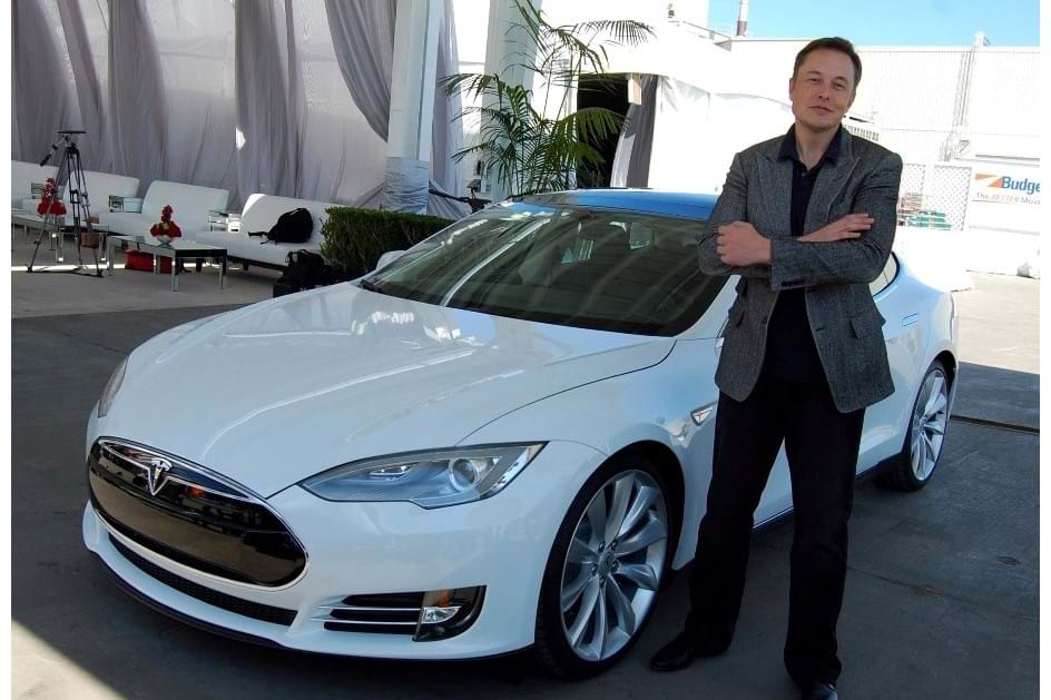 Tesla passou GM e é o mais valioso construtor americano!
