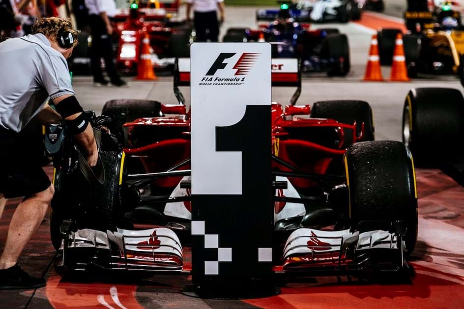 Luxo: Ferrari apresenta seu jogo de xadrez oficial – AUTO&TÉCNICA