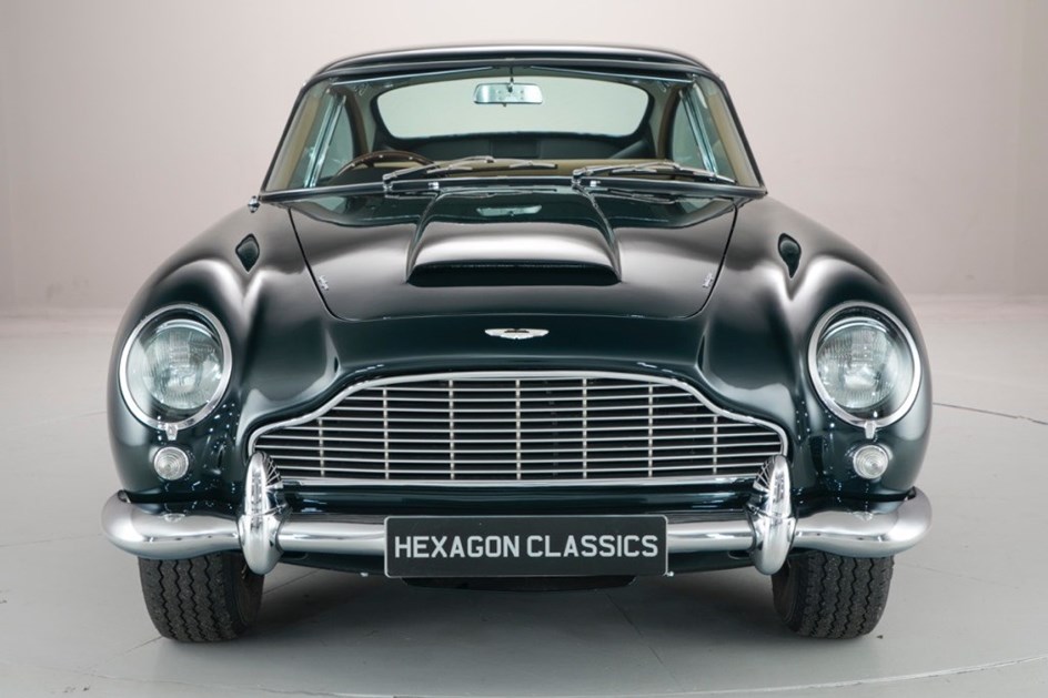 Aston Martin DB5 da realeza à venda por 1 milhão de dólares 
