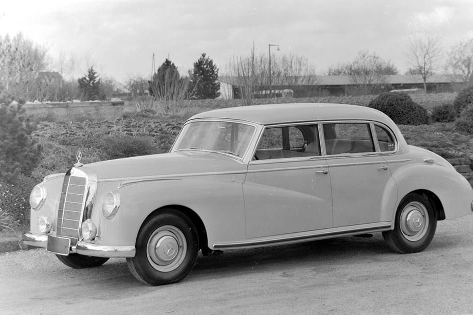19 de Abril de 1951: Mercedes apresentou o 300 no Salão de Frankfurt