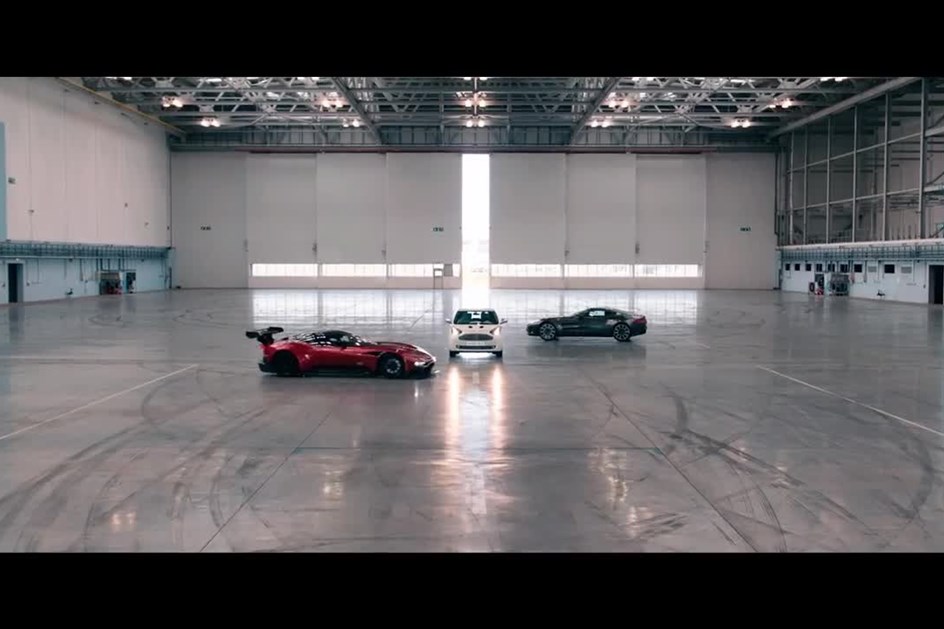 Esta garagem está recheada com mais de 76 milhões de euros em Aston Martin