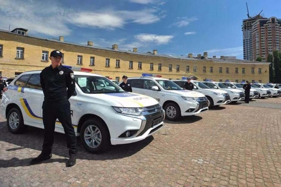 Polícia ucraniana recebe frota de Mitsubishi Outlander PHEV