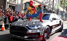 Spider-man vai à estreia do seu filme de Audi A8