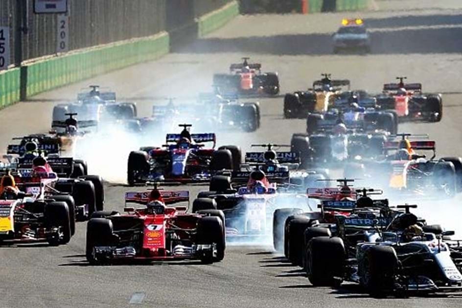 G.P. Azerbaijão: Corrida louca acaba com shoey de Ricciardo
