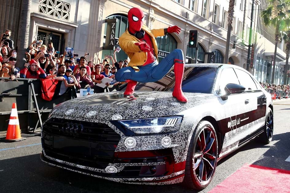 Spider-man vai à estreia do seu filme de Audi A8