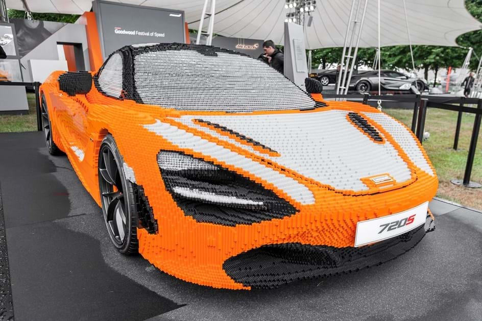 Este McLaren 720S é feito de… peças LEGO!