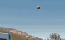 Stephen Curry faz um triplo num Infiniti Q50